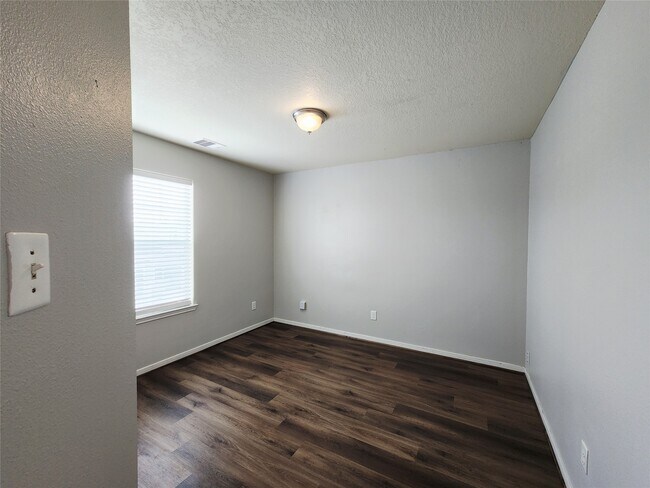 Building Photo - 4075 Mossy Spring Ln