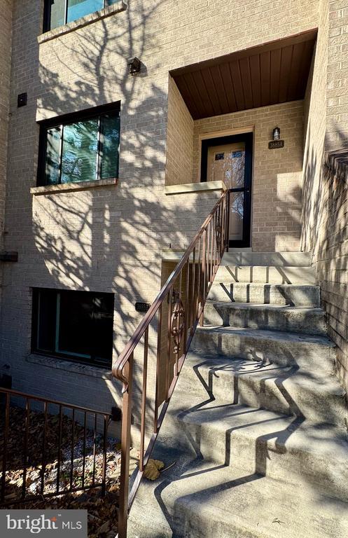 Building Photo - 3885 Steppes Ct