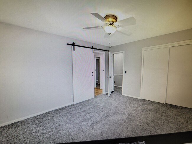 Building Photo - 3 Bed  2 1/2 Bath