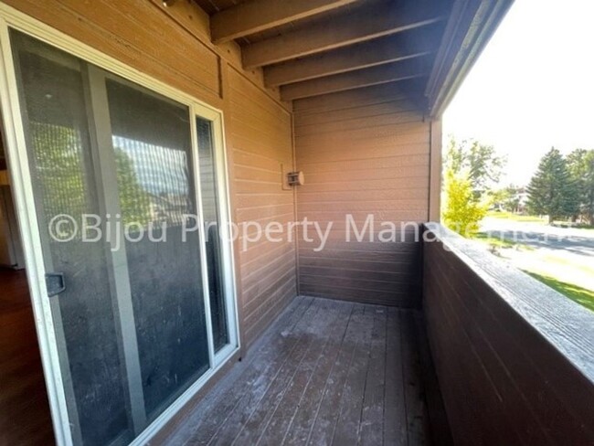 Building Photo - 6735 Delmonico Dr