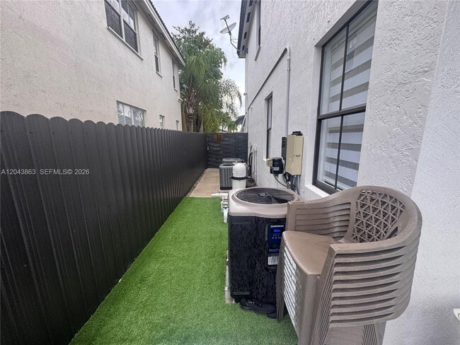 Building Photo - 15376 SW 13th Terrace