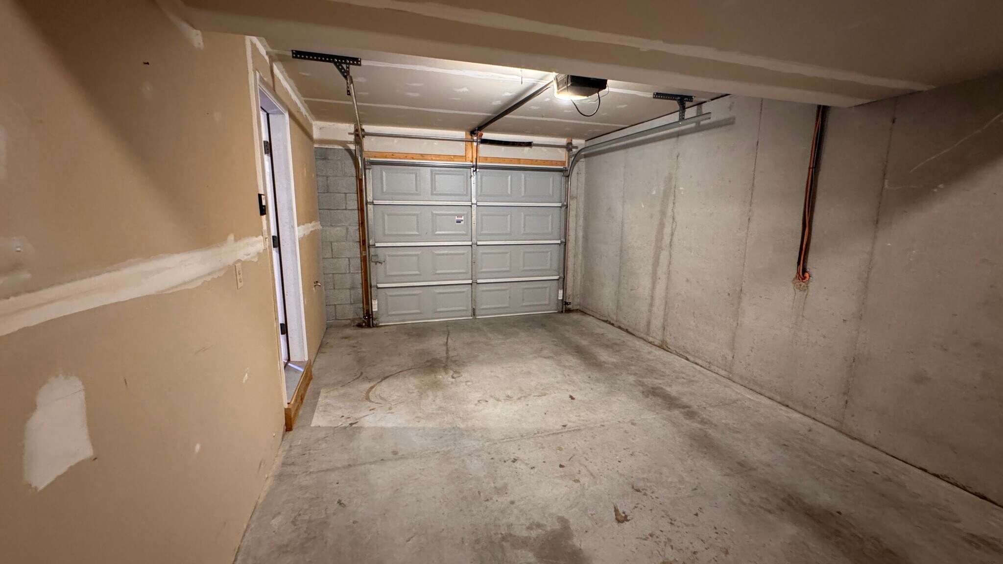 Building Photo - 250 Limestone Dr