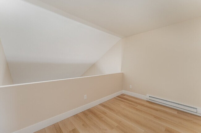 Building Photo - 3614 Interlake Ave N