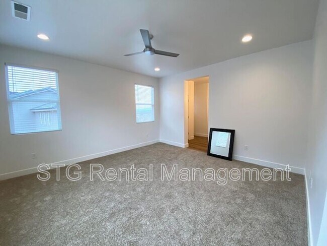 Building Photo - 438 N Stone Mountain Dr