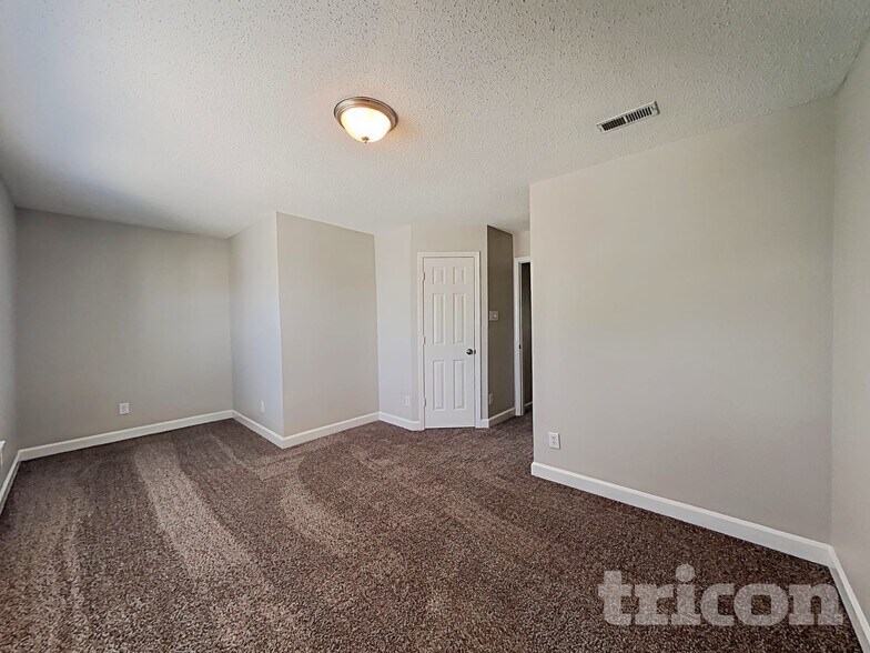 Building Photo - 2117 Westmere Dr