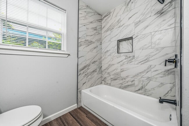 Building Photo - 5859 Flamingo Dr