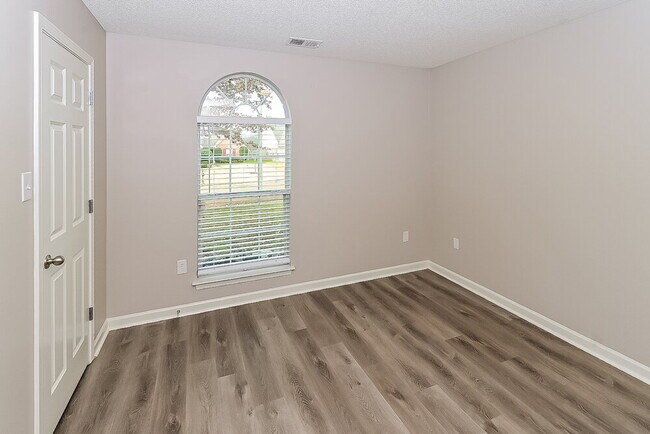 Building Photo - 5870 Tommy Joe Dr