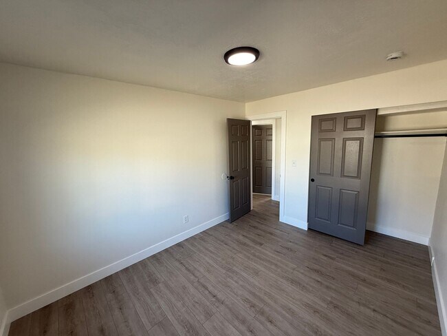 Building Photo - Five Bedroom Home, 2600 sq ft,  West Jordan, $3000/month, Fenced Yard