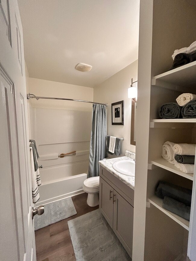 Building Photo - 1048 Fords Pointe Cir