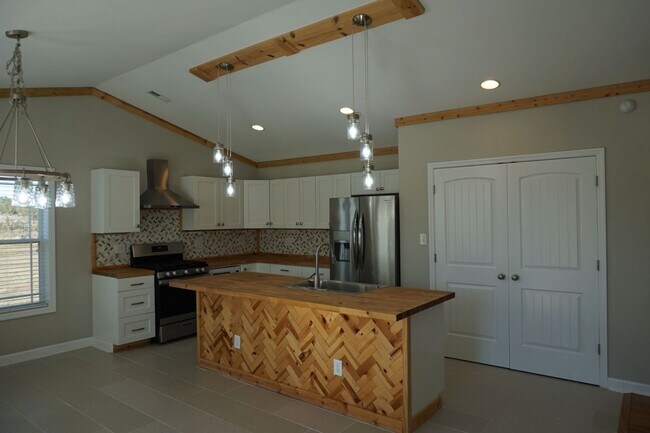 Building Photo - 3 Bedroom 2 Full bathrooms w/ Bonus room in Richlands!