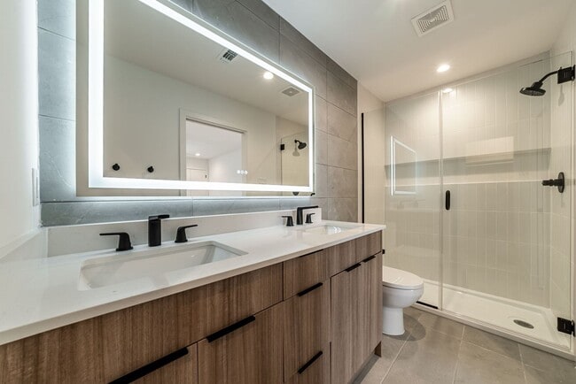 Building Photo - Stunning 2 bed / 2 bath condo in North Austin