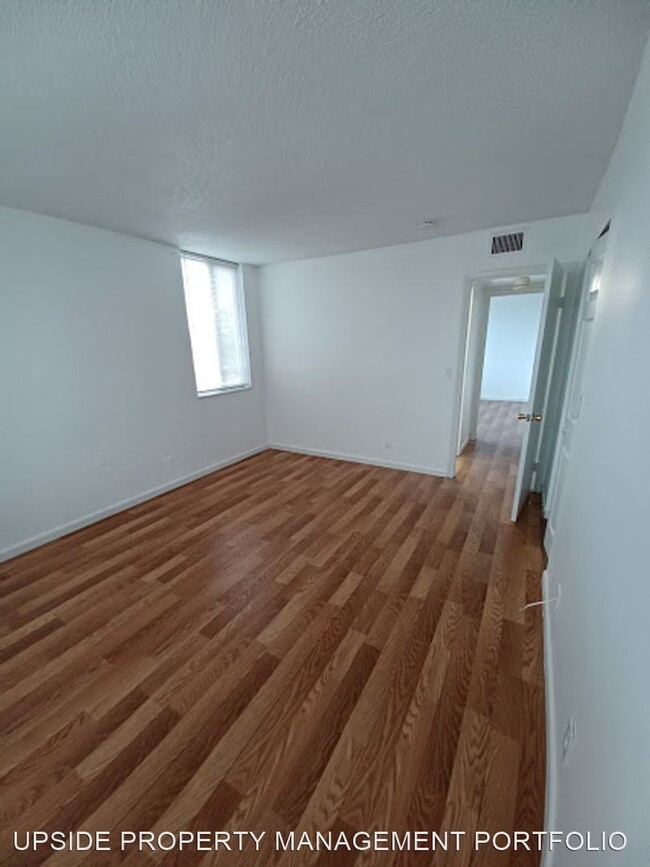 Building Photo - 2820 Somerset Dr