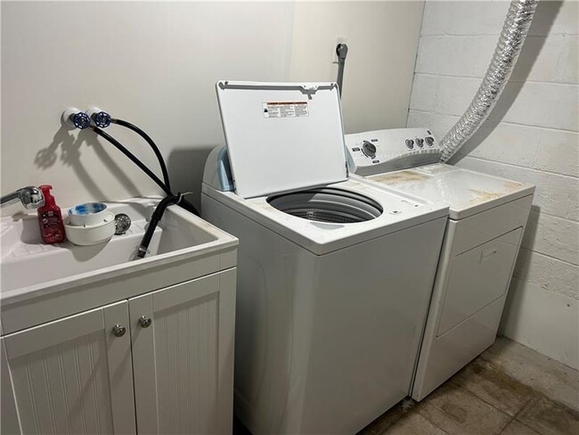 Building Photo - 3101 Camberly Dr