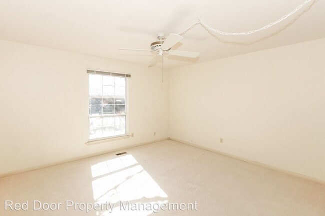 Building Photo - 7450 Lions Head Dr