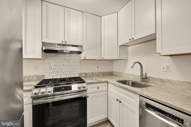 Building Photo - 1239 Vermont Ave NW