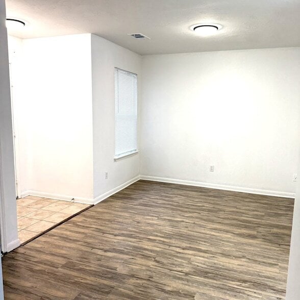 Building Photo - 19851 Laurel Trail Dr