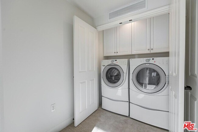 Building Photo - 12975 Agustin Pl