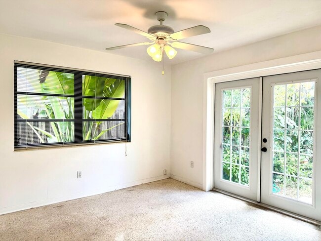 Building Photo - 1121 NE 16th Terrace