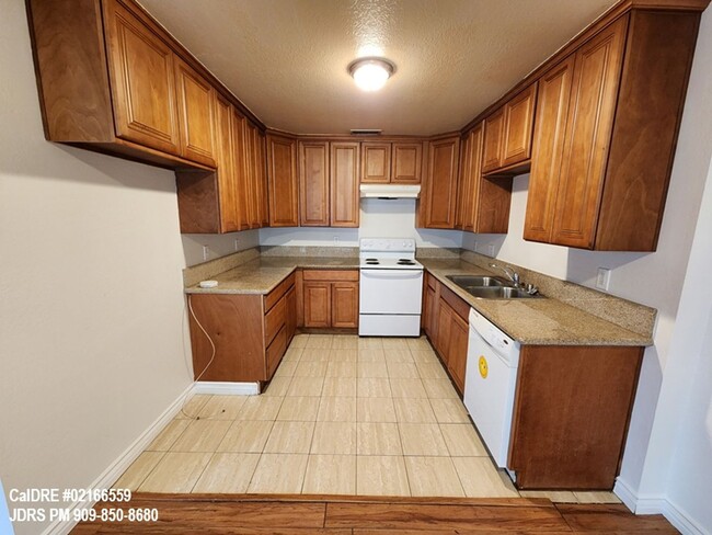 Building Photo - Ontario 2 Bedroom Condo