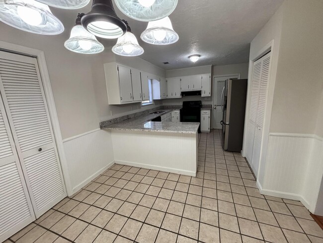 Building Photo - 4391 Ridge Valley Dr