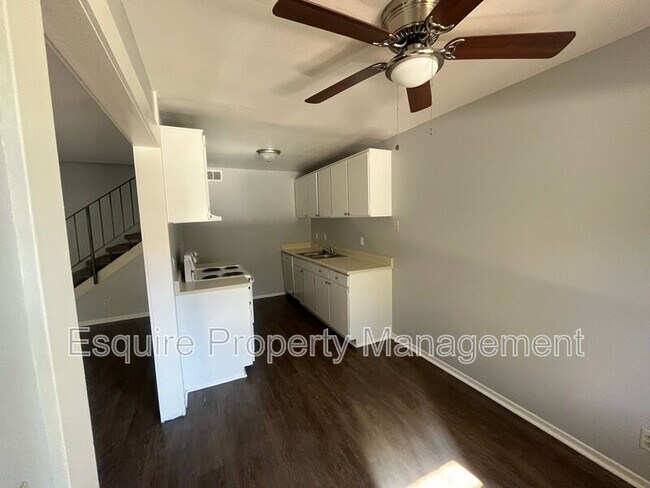 Building Photo - 951 Warwick Ave