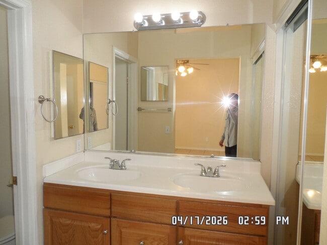 Building Photo - 3 Bedrooms, 2 Bathrooms, approx. 1392 sq. ft., 2 Car Garage, Covered Patio, Fenced, Play house,