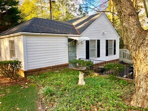 Building Photo - Renovated 1 Bd/ 1 Ba Cottage w/ Loft Walki...