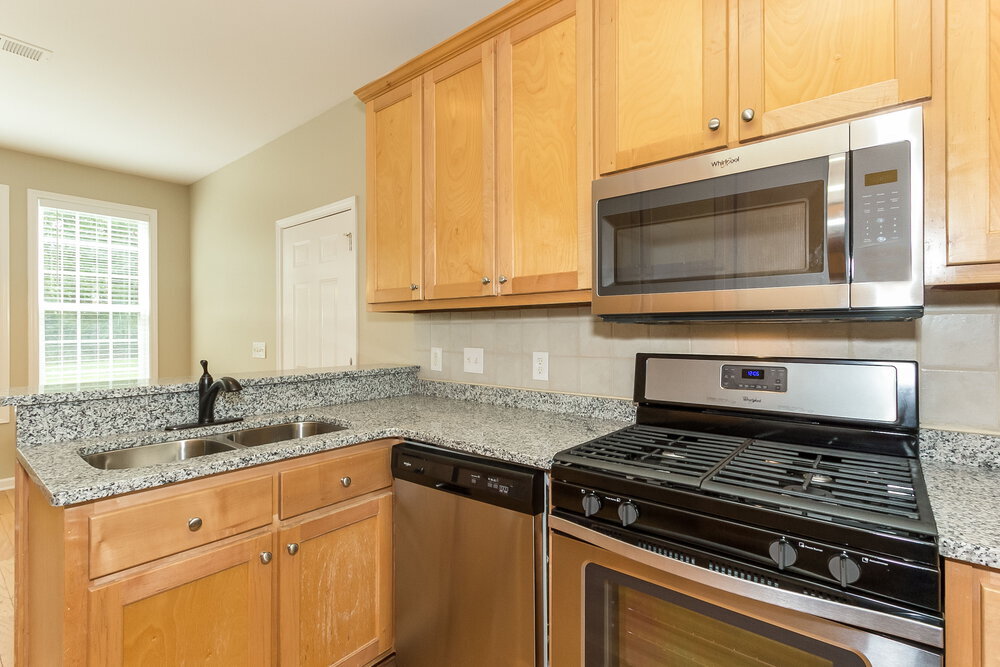 Building Photo - 83 Oak Park Square