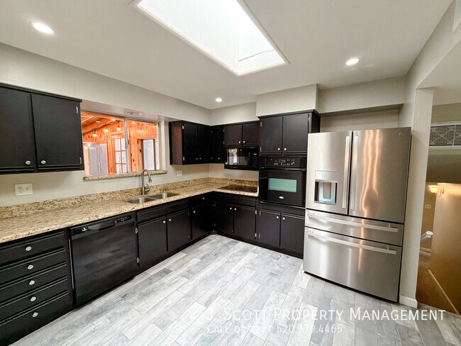 Building Photo - 3914 E Becker Ln