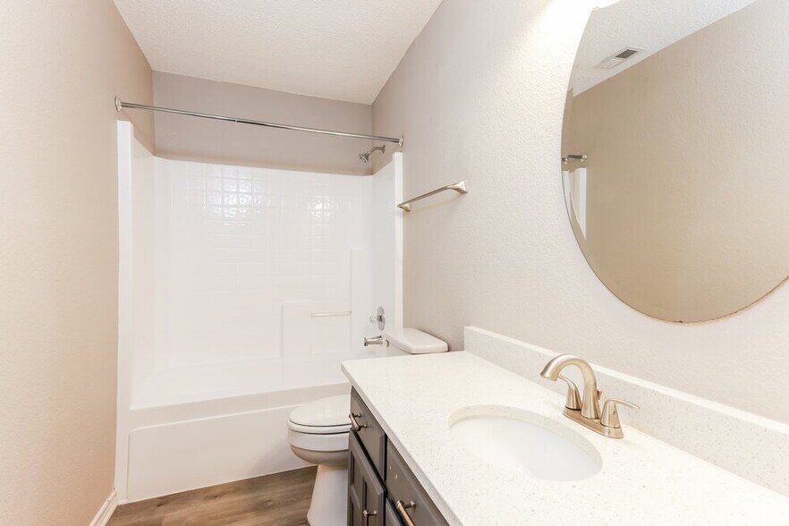 Building Photo - 1506 Chapman Dr