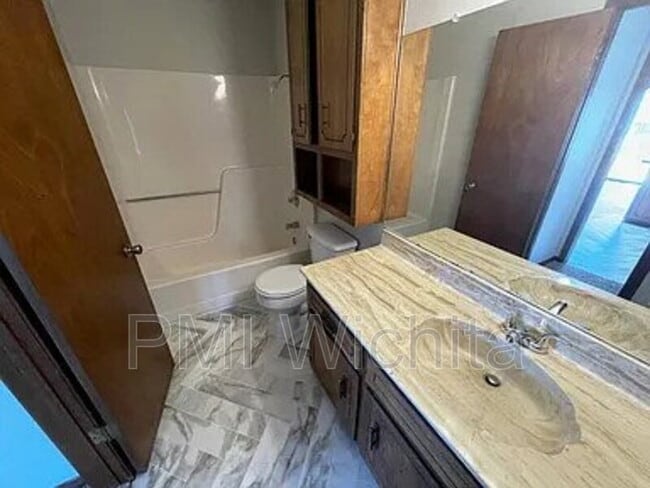 Building Photo - 1730 S Beech Ct