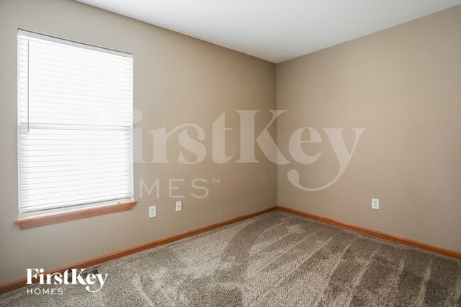 Building Photo - 316 NE Coldwater Creek Dr