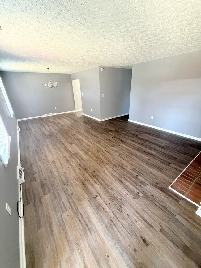 Building Photo - 919 Sandusky Dr