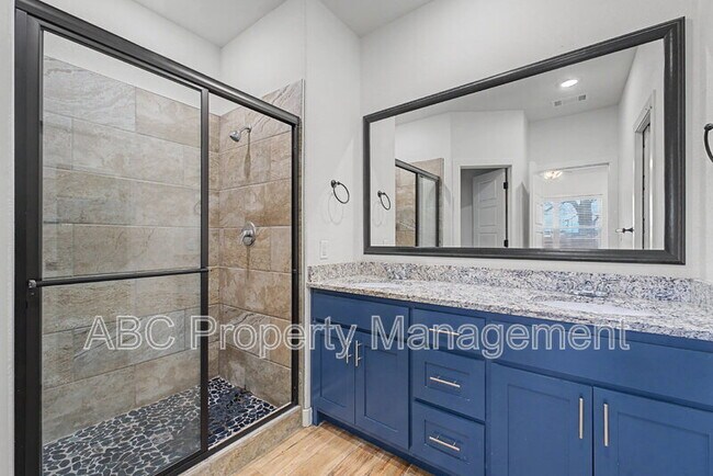 Building Photo - 3213 SW Hillstone Ave