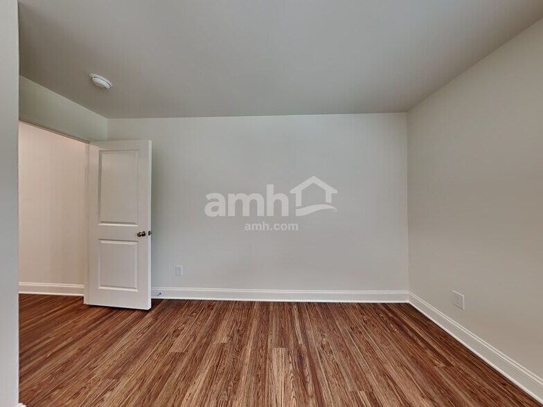 Building Photo - 3209 Brierhill Rd