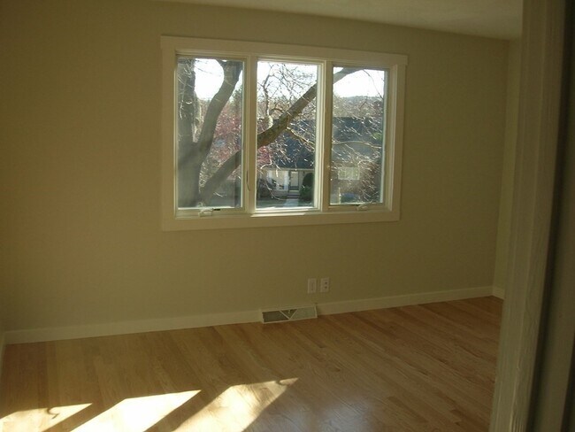 Building Photo - 64 Potter Pond