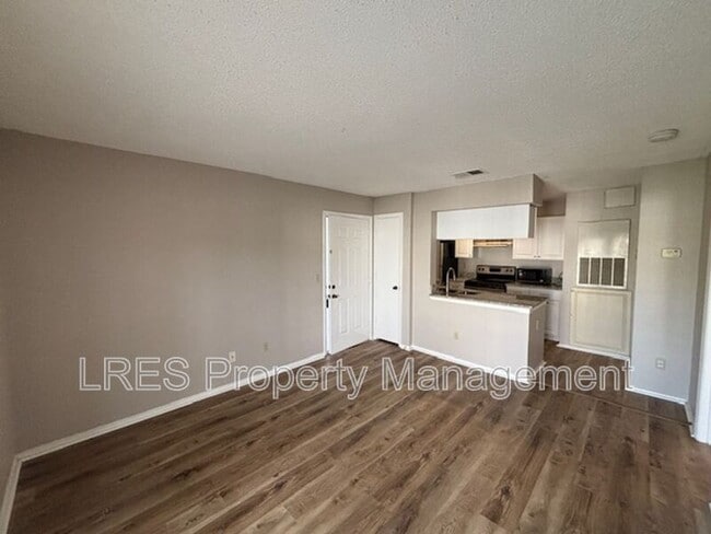 Building Photo - 2550 N Alafaya Trail