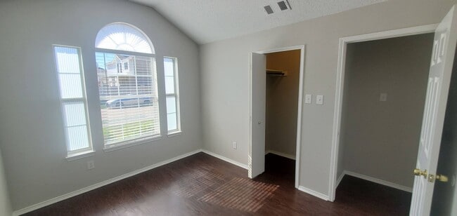 Building Photo - 132 Brookshore Dr
