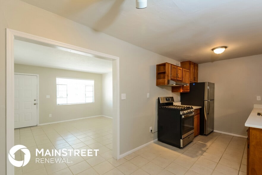 Building Photo - 4649 E 14th St