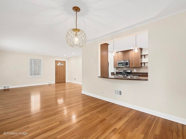 Building Photo - 39 S Bruner St