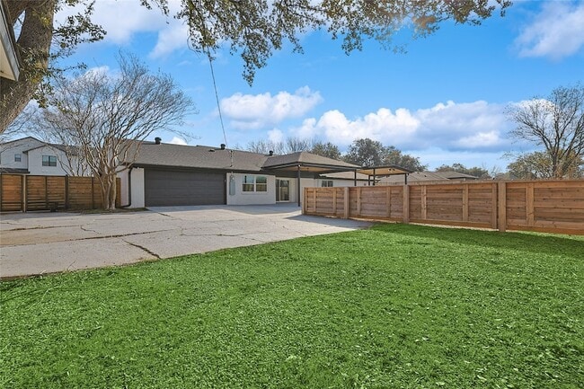 Building Photo - 12417 Quincy Ln