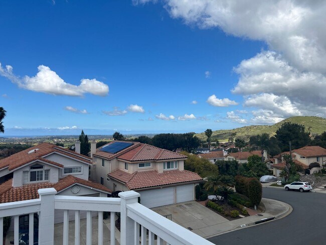 Building Photo - High on a hill with Ocean Views