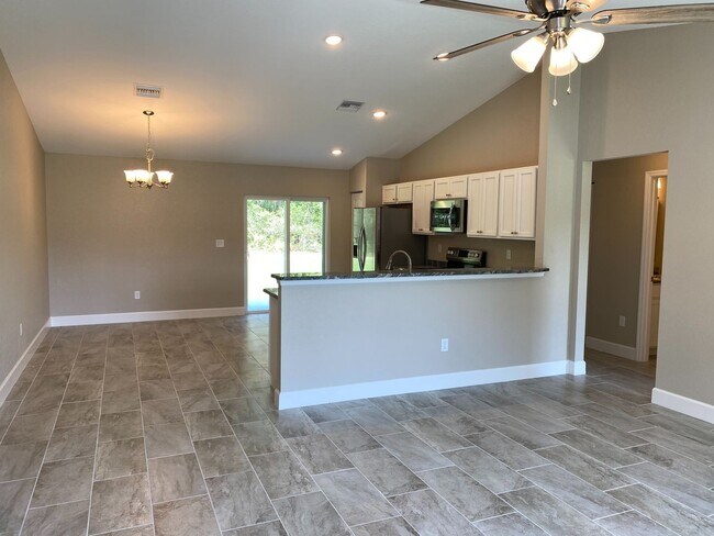 Building Photo - Desirable SW Ocala Neighborhood 3/2/2 **Wo...
