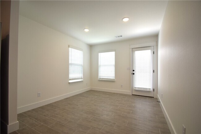 Building Photo - 2071 Bluestem Dr