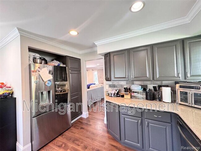 Building Photo - 5203 Forestdale Ct