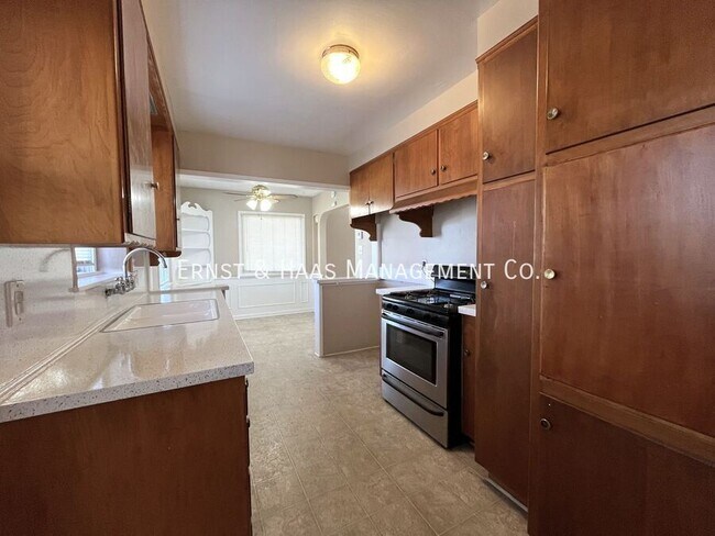 Building Photo - 5889 Rose Ave