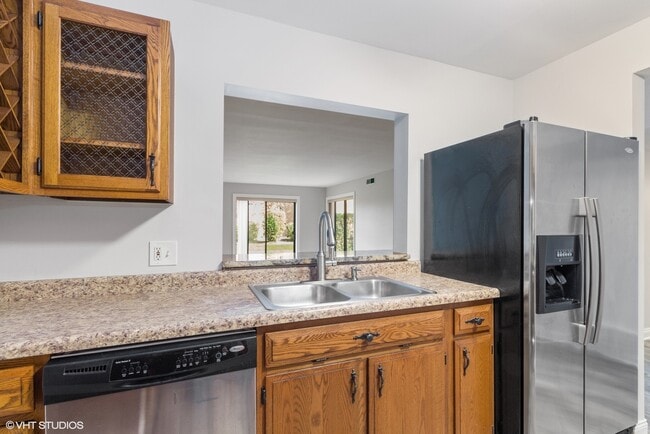 Building Photo - 1295 N Sterling Ave