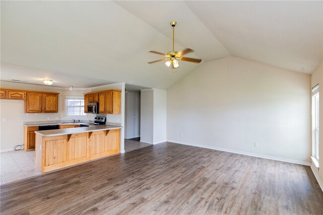 Building Photo - 255a Ravenwood Blvd