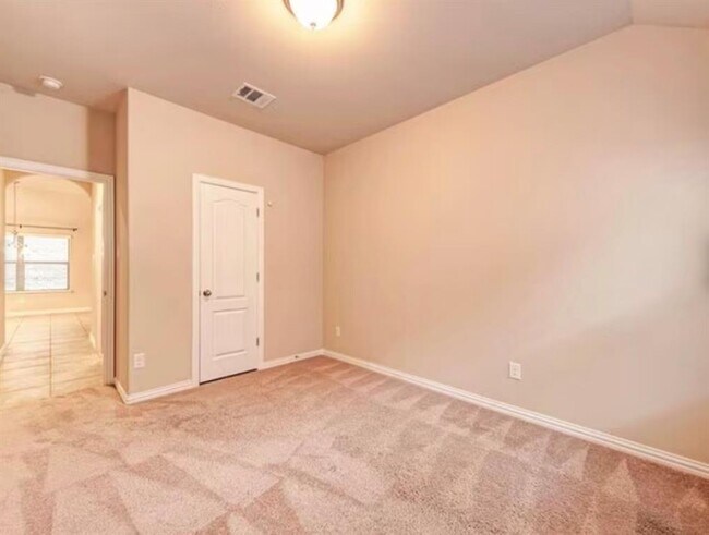 Building Photo - 2468 Millbrook Loop
