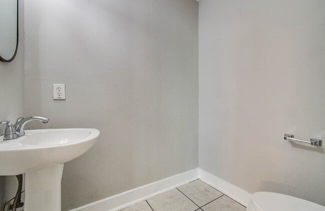 Building Photo - 15850 E Park Ct